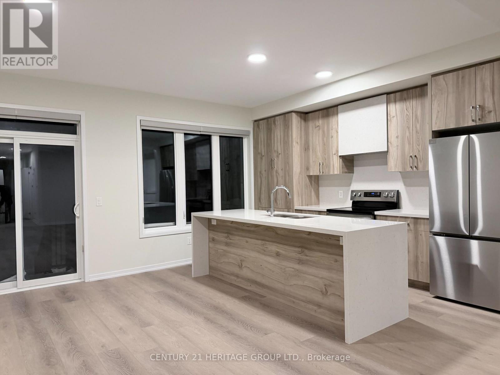 6 Helmkay Avenue, Richmond Hill, Ontario  L4E 1P4 - Photo 2 - N12859160