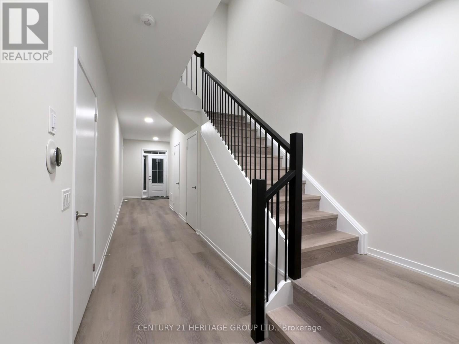 6 Helmkay Avenue, Richmond Hill, Ontario  L4E 1P4 - Photo 6 - N12859160