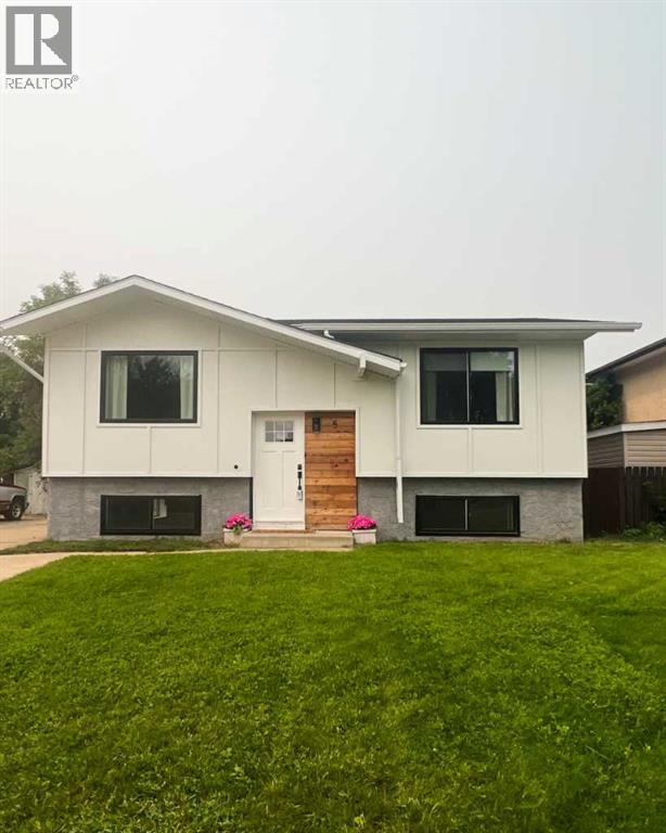 5 Campbell Crescent Se, Medicine Hat, Alberta  T1B 1J7 - Photo 2 - A2290300