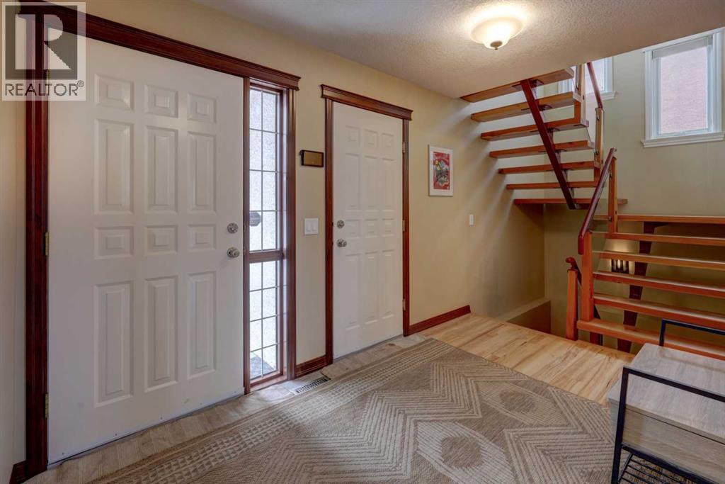 66 Scimitar Point Nw, Calgary, Alberta  T3L 2B3 - Photo 2 - A2289846