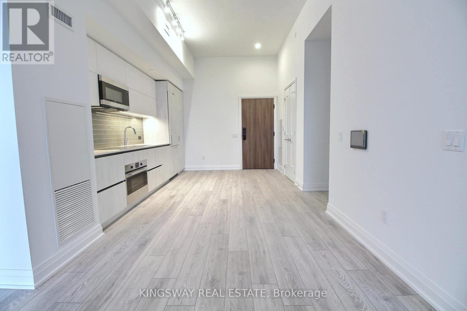 708 - 21 Park Street E, Mississauga, Ontario  L5G 1L7 - Photo 2 - W12859206