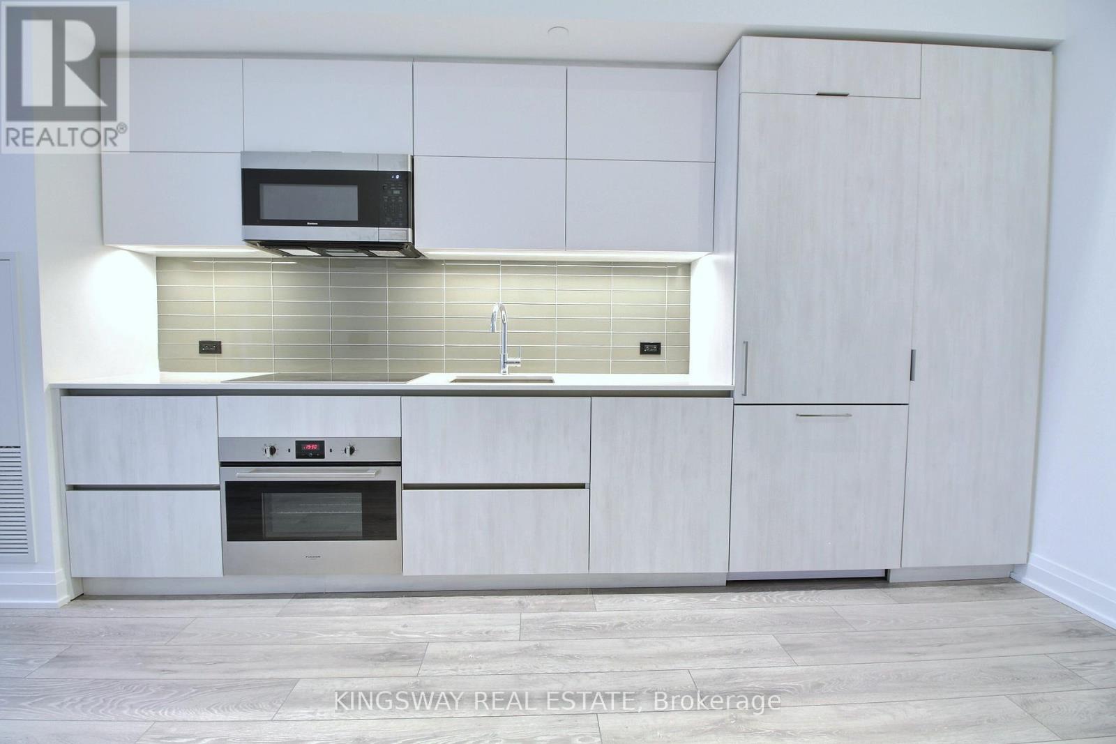 708 - 21 Park Street E, Mississauga, Ontario  L5G 1L7 - Photo 3 - W12859206