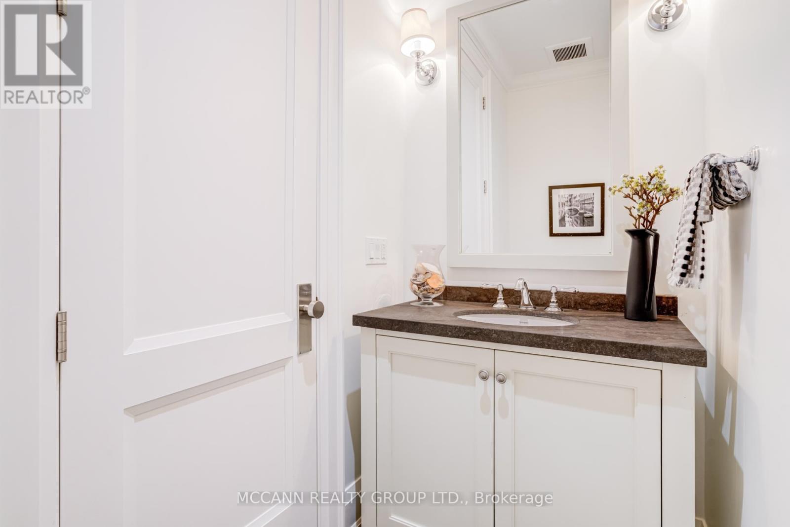 172 Hanna Road, Toronto (Leaside), Ontario  M4G 3N8 - Photo 17 - C12858772