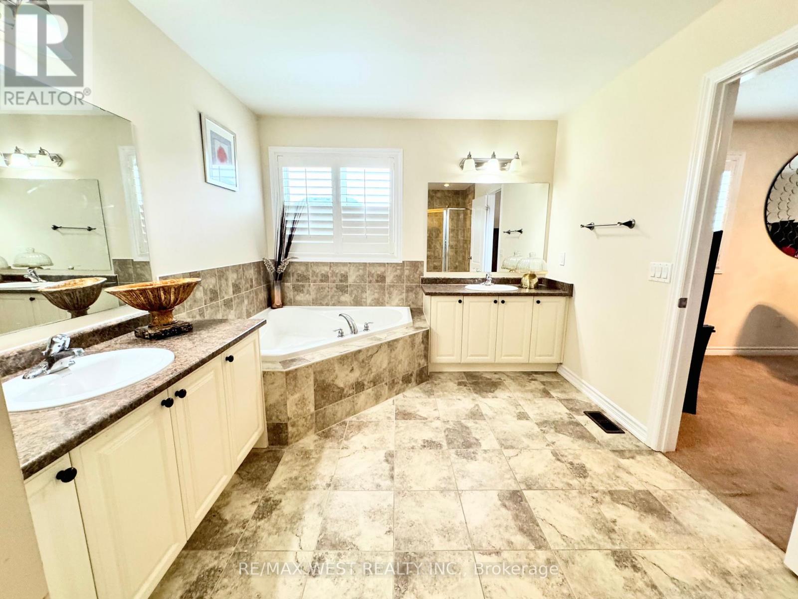 24 Maple Cider Street, Caledon, Ontario  L7C 4B8 - Photo 25 - W12859210