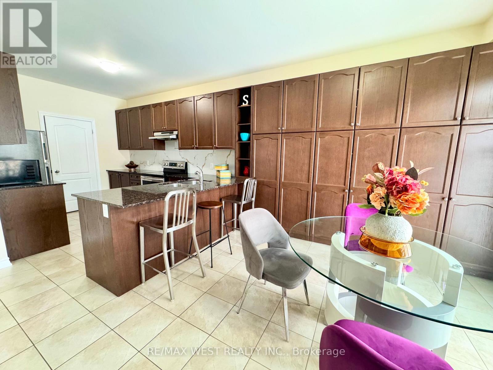 24 Maple Cider Street, Caledon, Ontario  L7C 4B8 - Photo 13 - W12859210