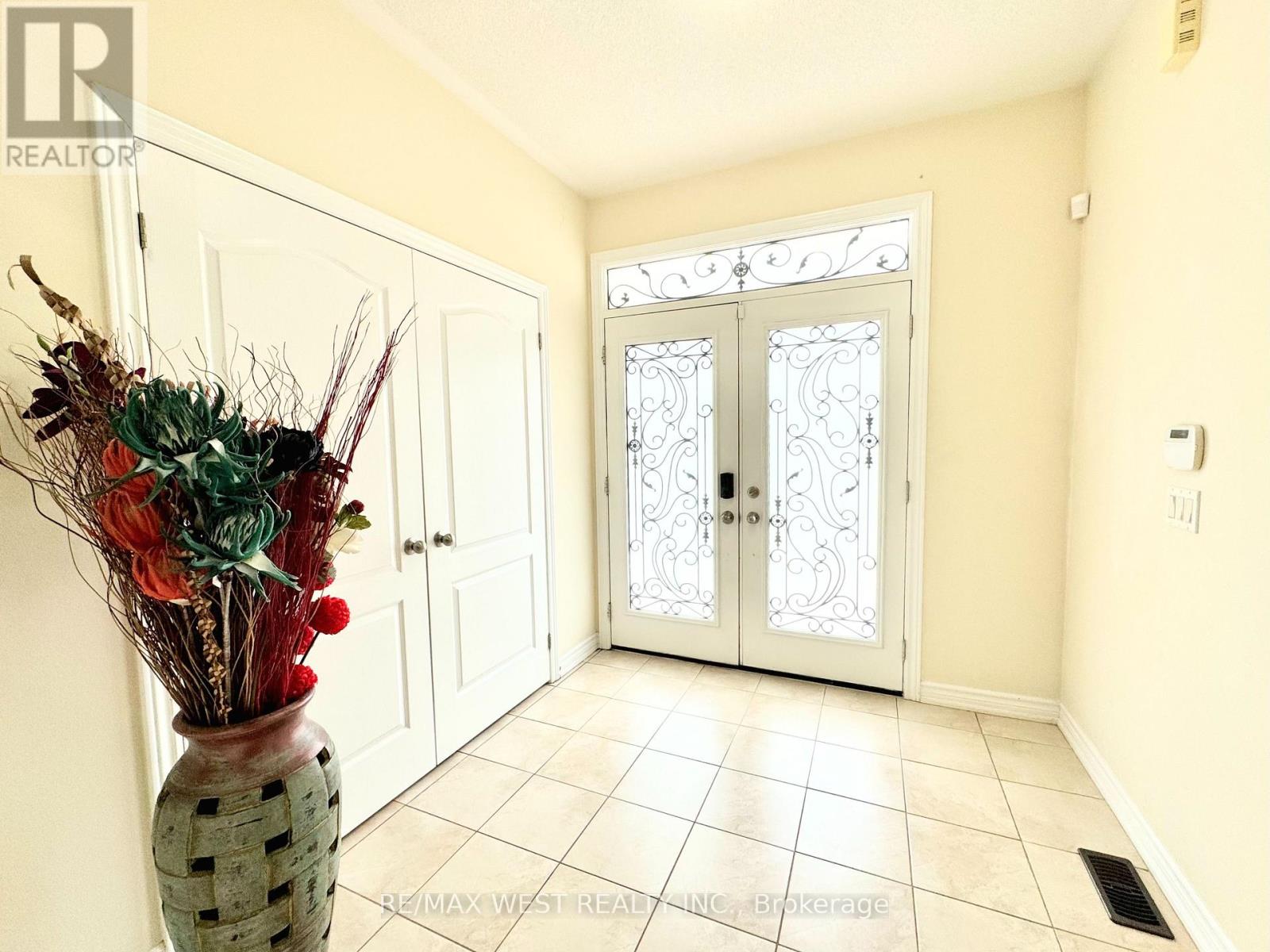 24 Maple Cider Street, Caledon, Ontario  L7C 4B8 - Photo 2 - W12859210