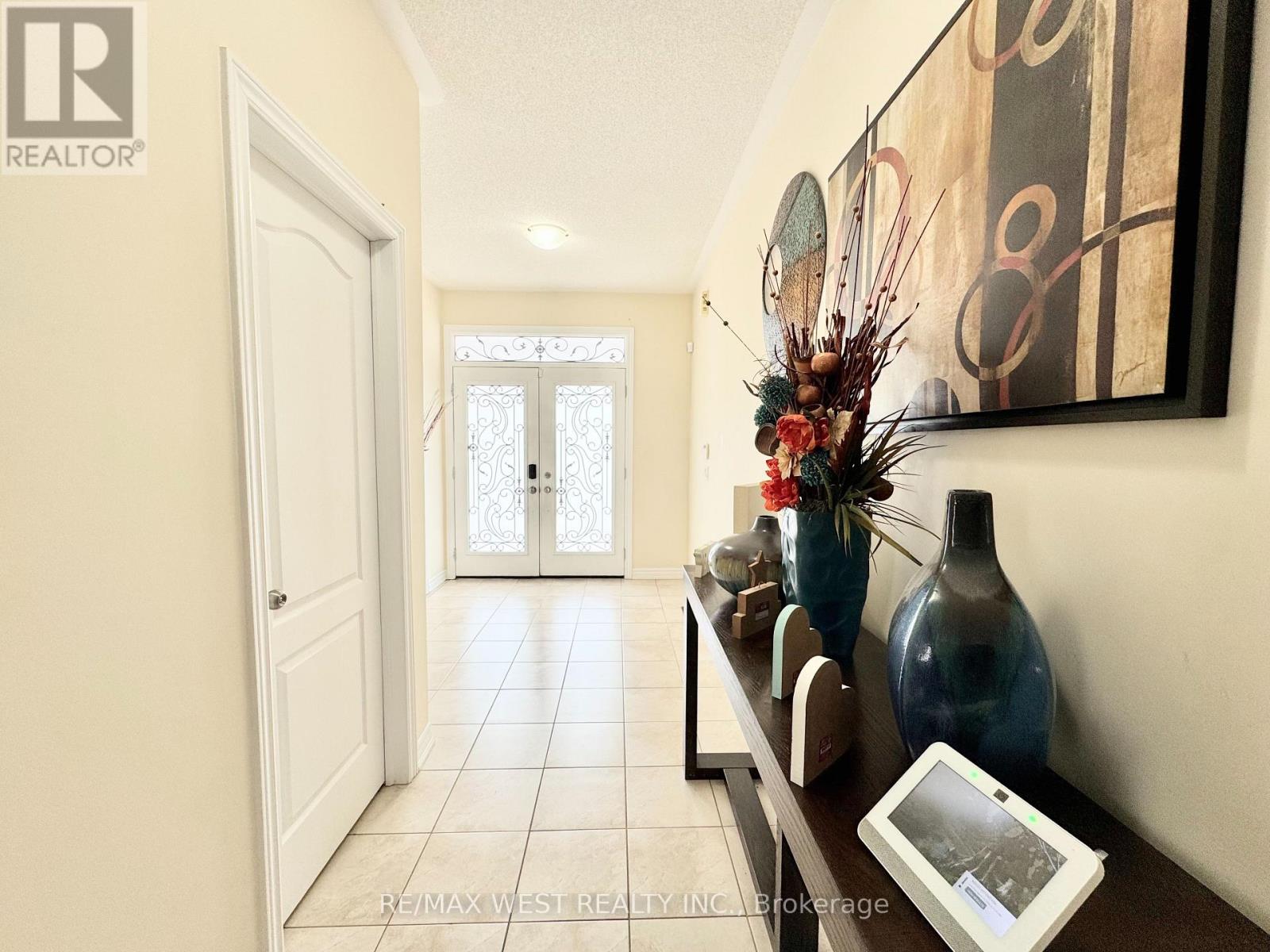 24 Maple Cider Street, Caledon, Ontario  L7C 4B8 - Photo 4 - W12859210