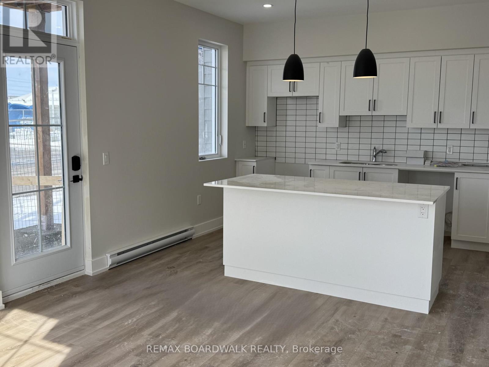 110 - 5874 Cr #19 Road, North Grenville, Ontario  K0G 1J0 - Photo 6 - X12859222