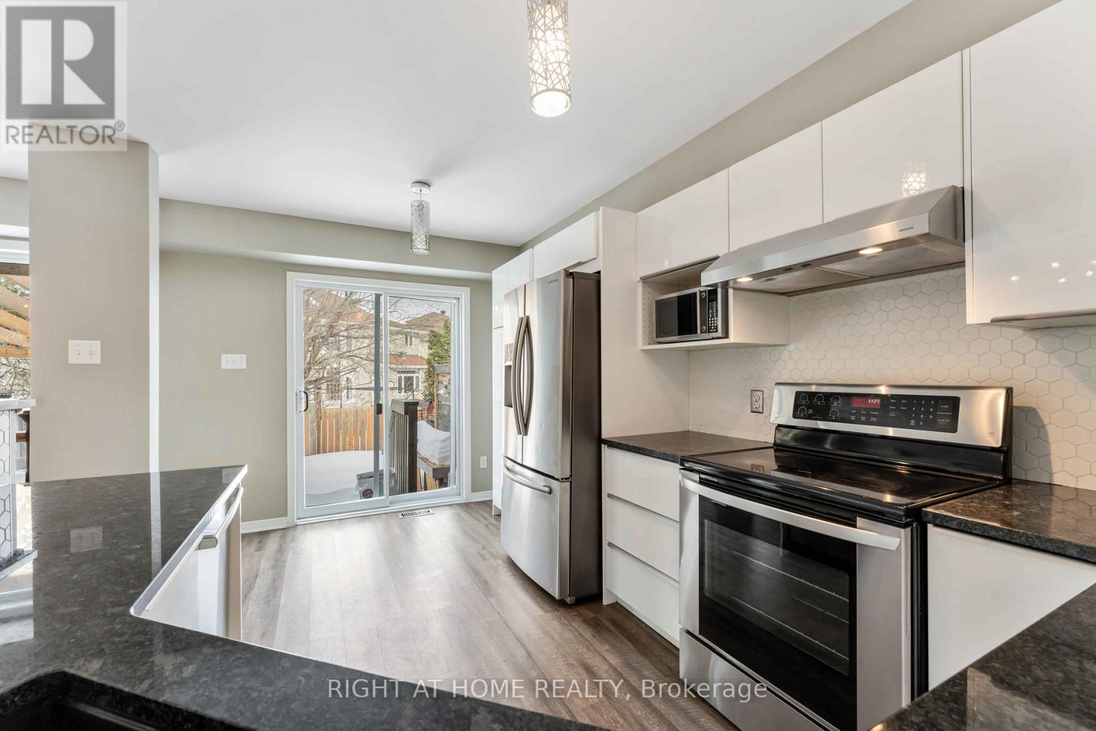 123 Kinross Private, Ottawa, Ontario  K2K 3P9 - Photo 12 - X12859242