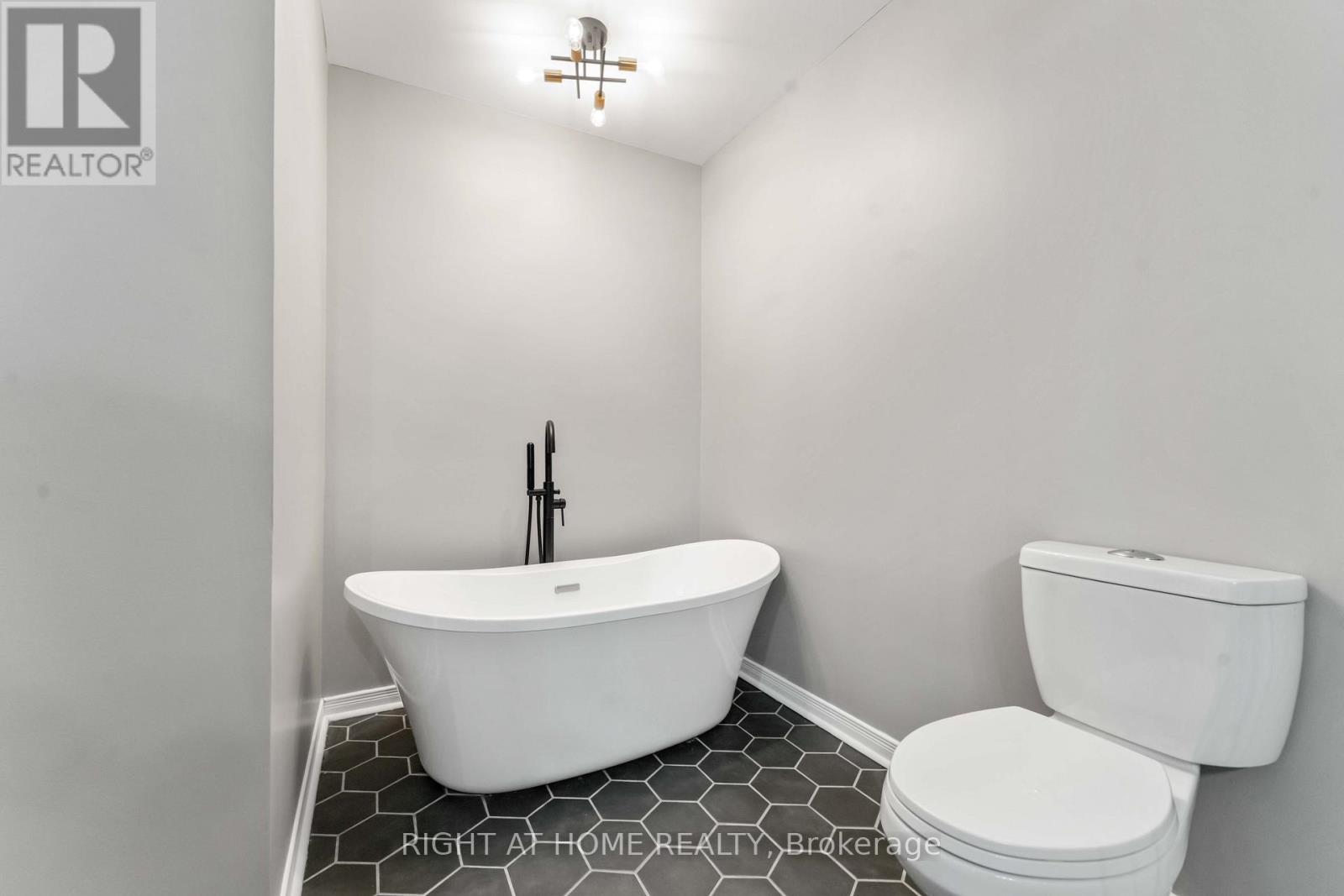 123 Kinross Private, Ottawa, Ontario  K2K 3P9 - Photo 18 - X12859242