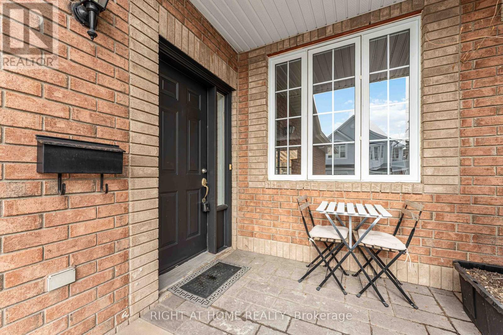 123 Kinross Private, Ottawa, Ontario  K2K 3P9 - Photo 2 - X12859242
