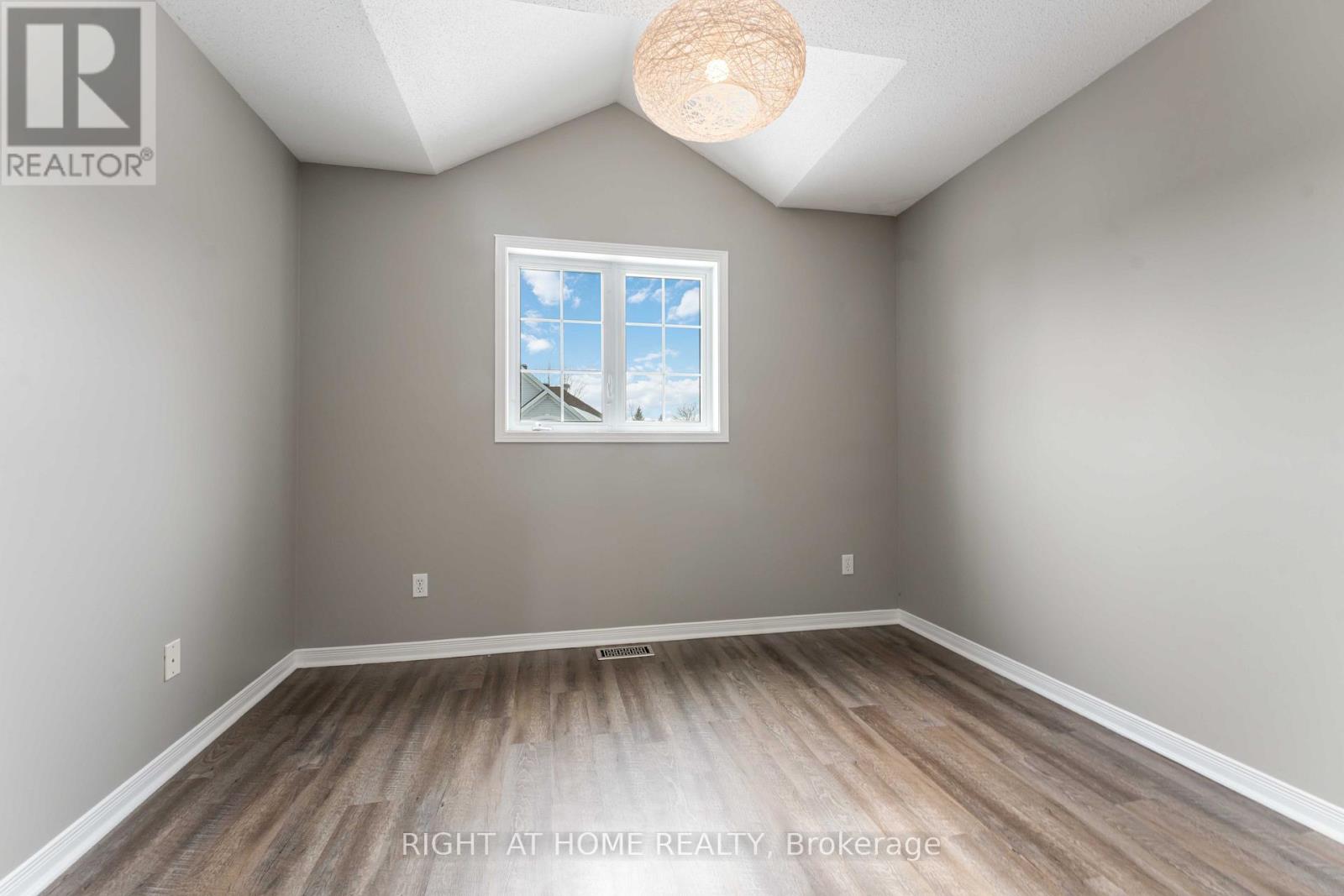 123 Kinross Private, Ottawa, Ontario  K2K 3P9 - Photo 28 - X12859242