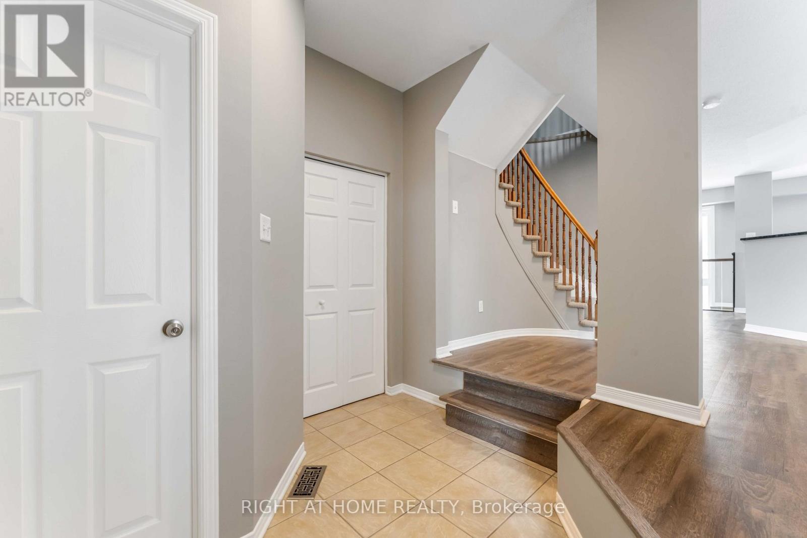 123 Kinross Private, Ottawa, Ontario  K2K 3P9 - Photo 5 - X12859242