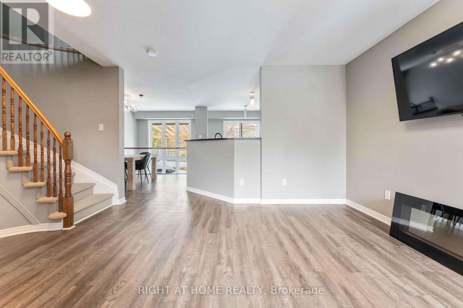 123 Kinross Private, Ottawa, Ontario  K2K 3P9 - Photo 7 - X12859242