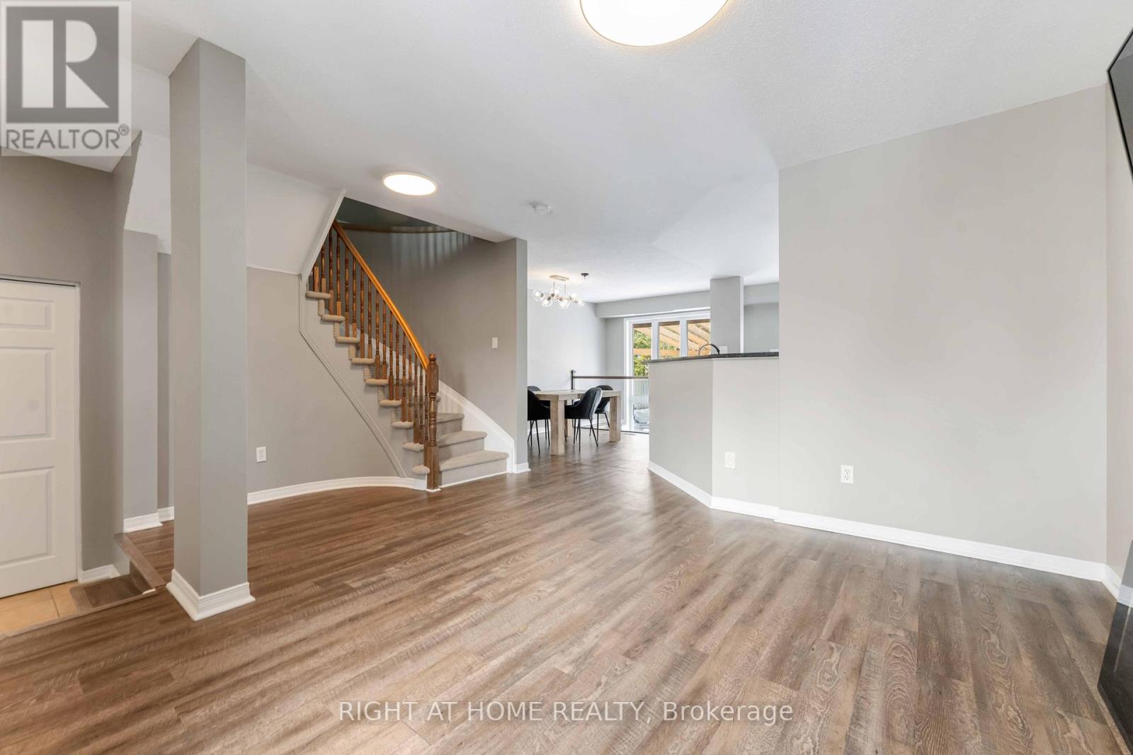 123 Kinross Private, Ottawa, Ontario  K2K 3P9 - Photo 8 - X12859242