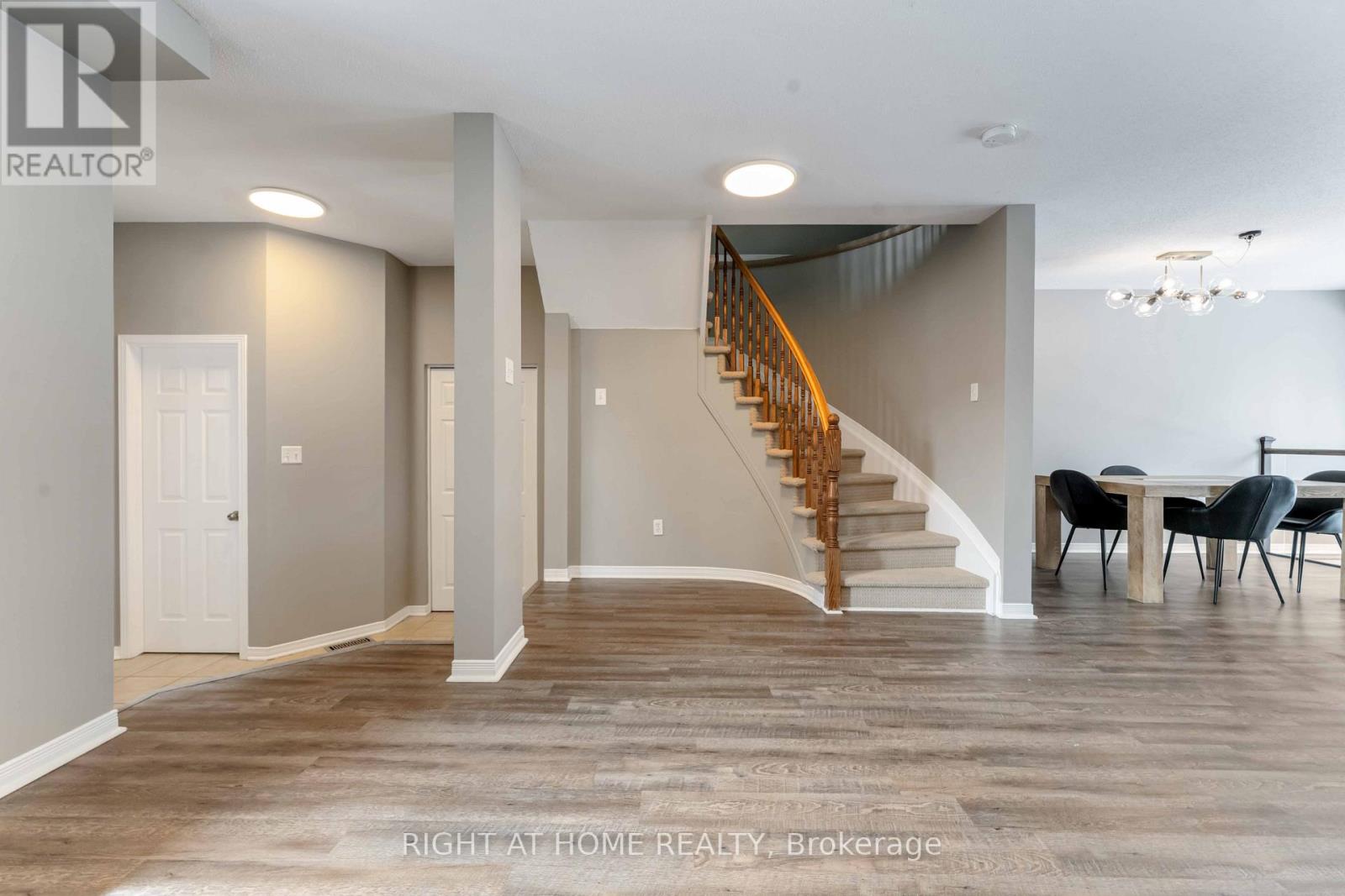 123 Kinross Private, Ottawa, Ontario  K2K 3P9 - Photo 9 - X12859242