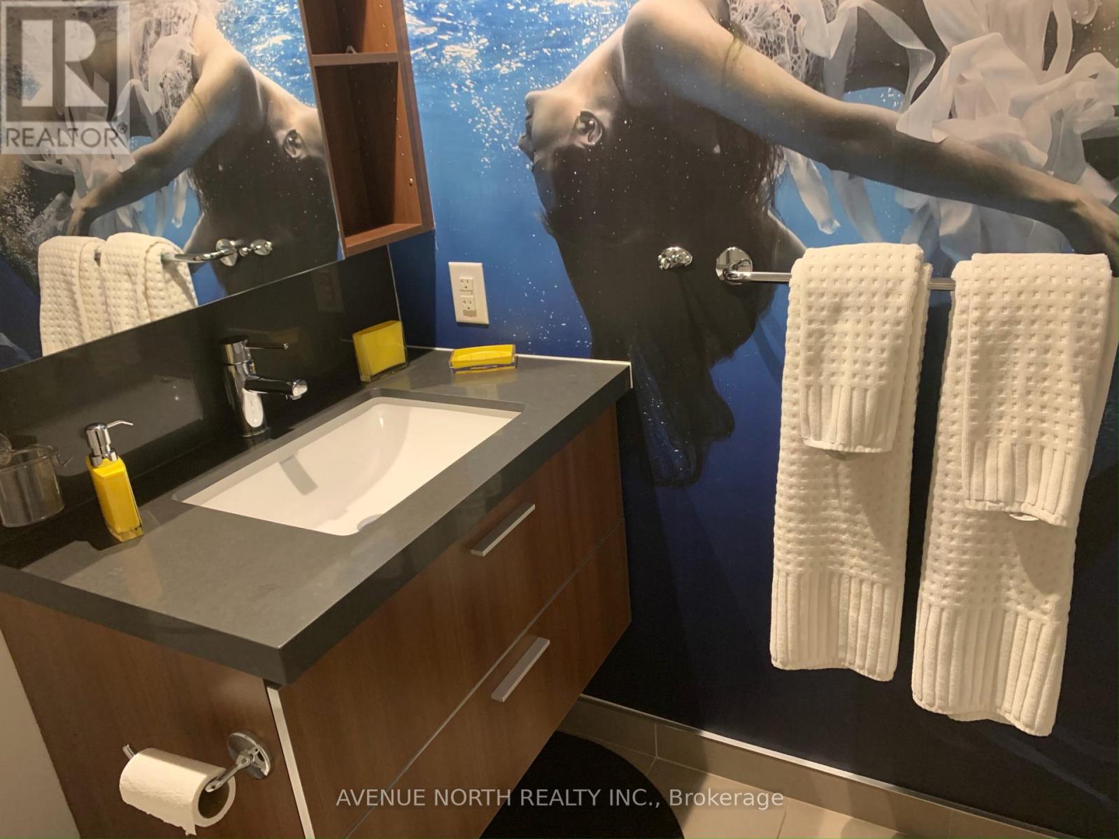 938 - 340 Mcleod Street, Ottawa, Ontario  K2P 1A9 - Photo 2 - X12859250