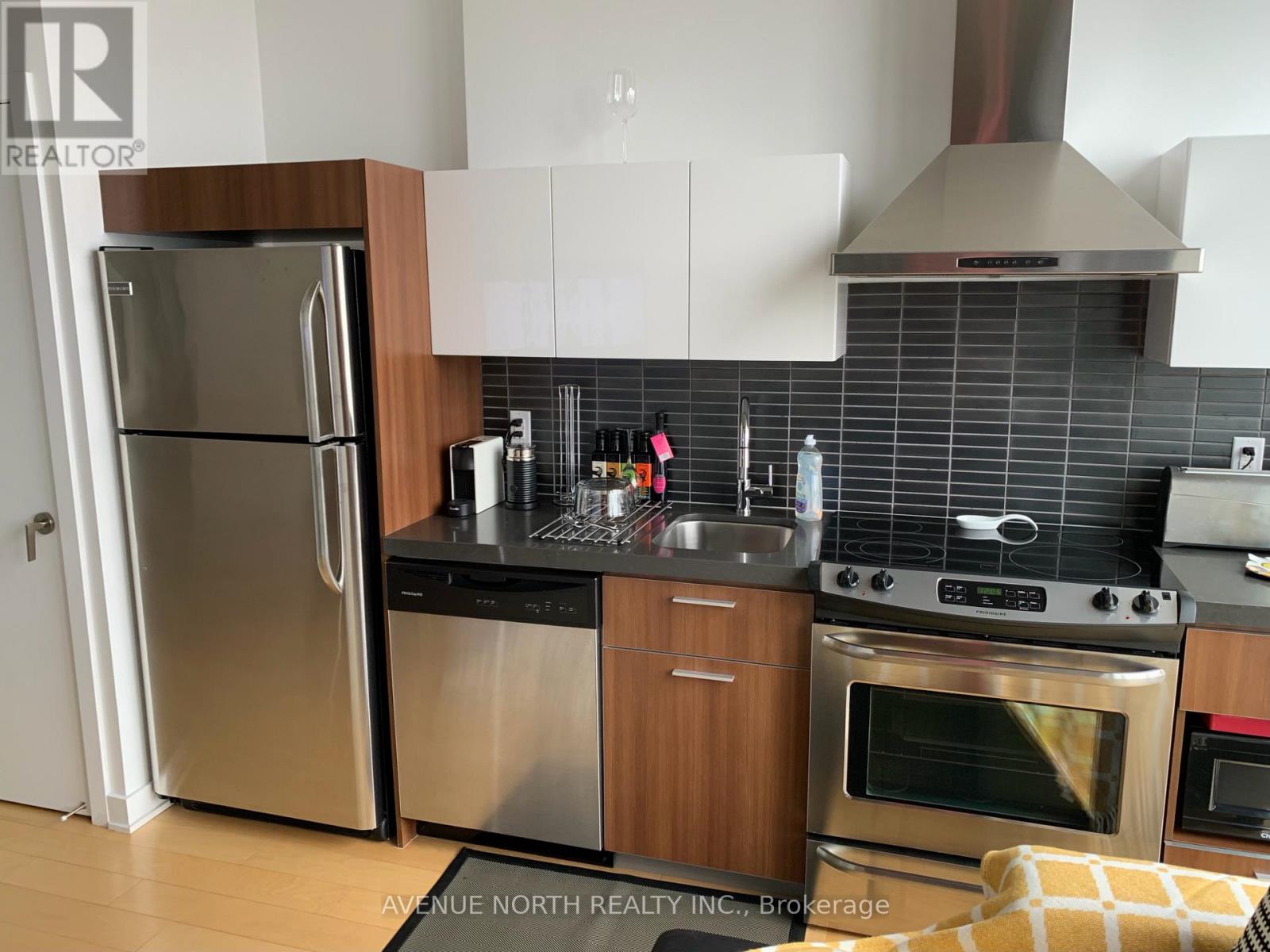 938 - 340 Mcleod Street, Ottawa, Ontario  K2P 1A9 - Photo 4 - X12859250