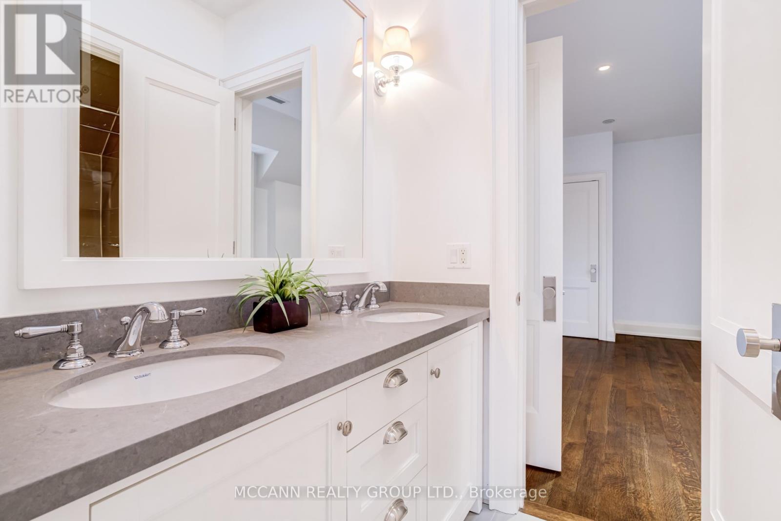 172 Hanna Road, Toronto (Leaside), Ontario  M4G 3N8 - Photo 34 - C12858772