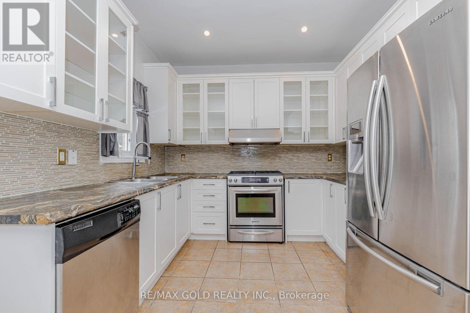 64 Mossgrove Crescent, Brampton, Ontario  L7A 3E6 - Photo 13 - W12856634