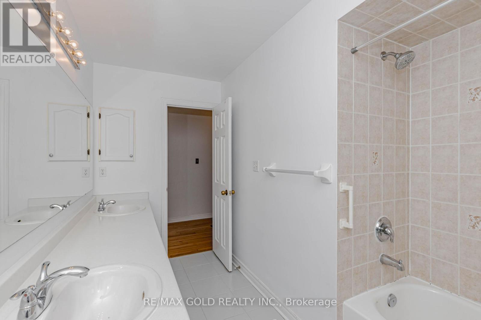 64 Mossgrove Crescent, Brampton, Ontario  L7A 3E6 - Photo 33 - W12856634