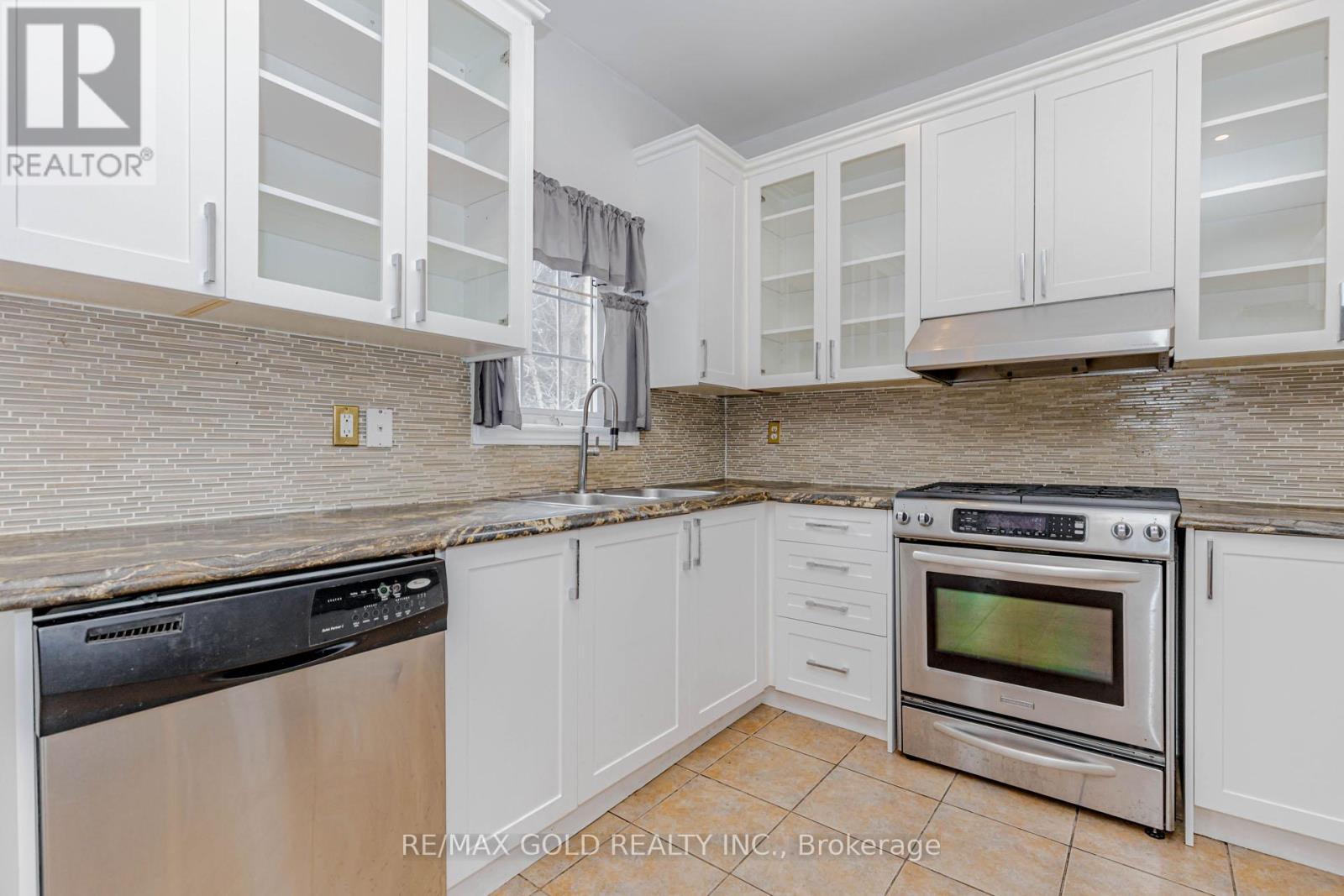 64 Mossgrove Crescent, Brampton, Ontario  L7A 3E6 - Photo 14 - W12856634