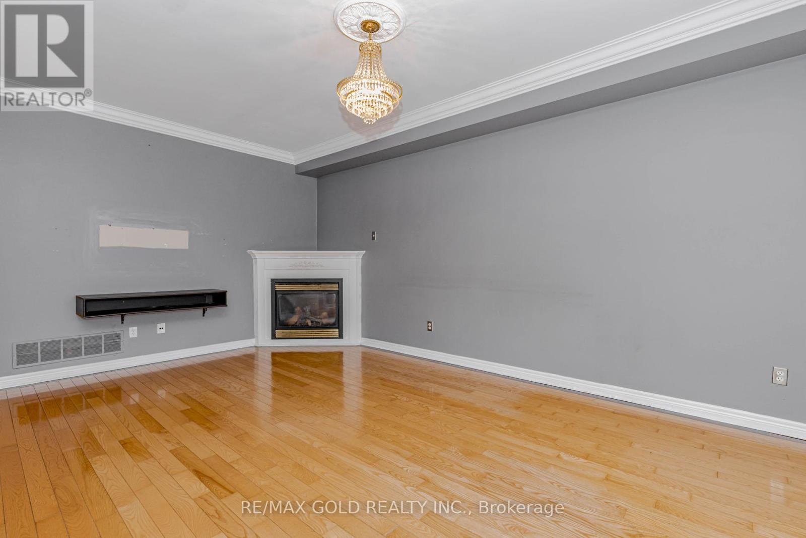 64 Mossgrove Crescent, Brampton, Ontario  L7A 3E6 - Photo 8 - W12856634