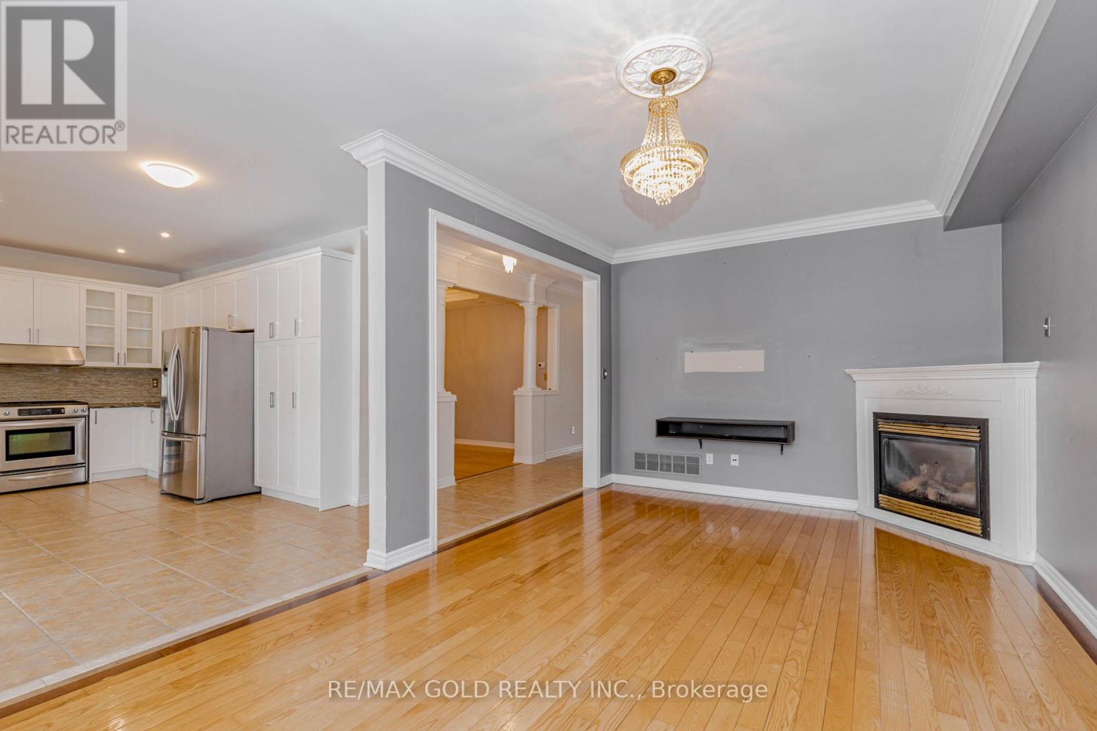 64 Mossgrove Crescent, Brampton, Ontario  L7A 3E6 - Photo 9 - W12856634