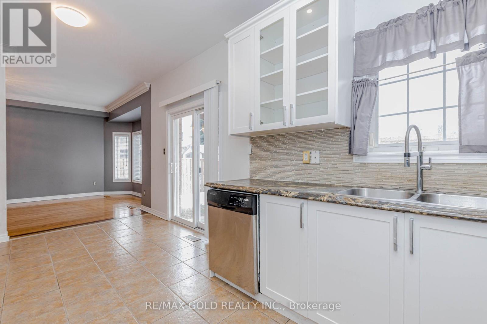 64 Mossgrove Crescent, Brampton, Ontario  L7A 3E6 - Photo 15 - W12856634