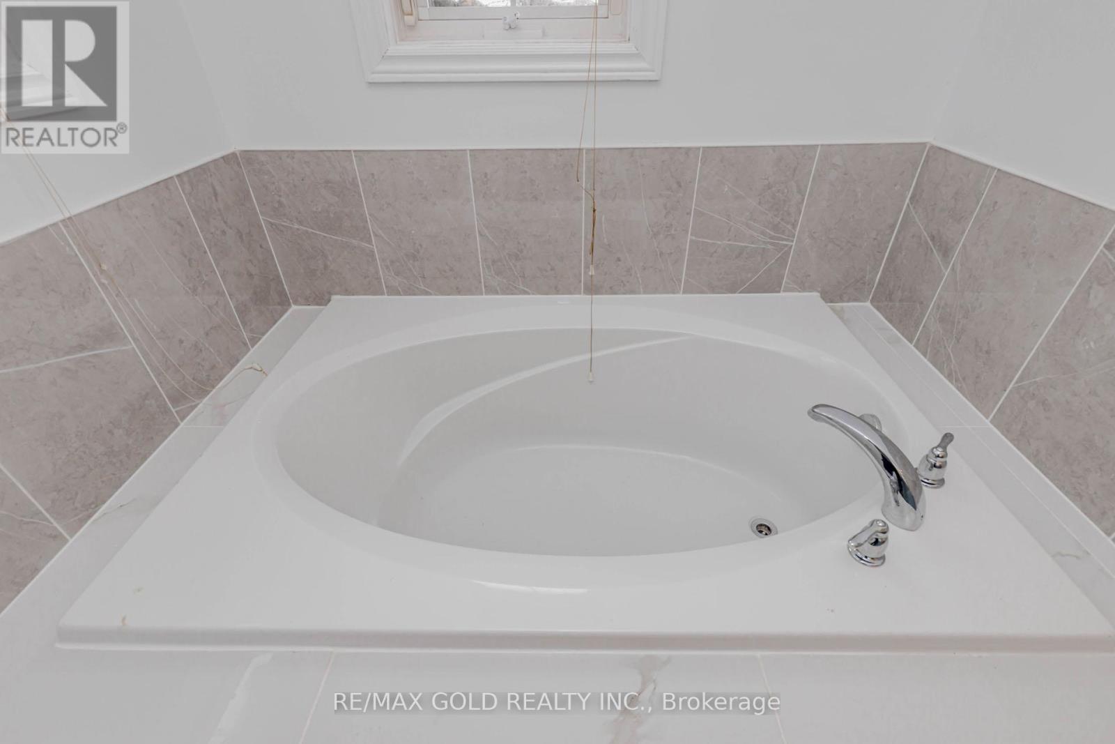 64 Mossgrove Crescent, Brampton, Ontario  L7A 3E6 - Photo 26 - W12856634