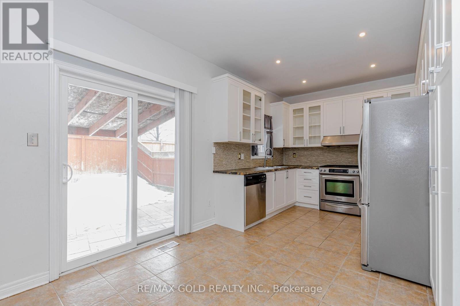 64 Mossgrove Crescent, Brampton, Ontario  L7A 3E6 - Photo 12 - W12856634