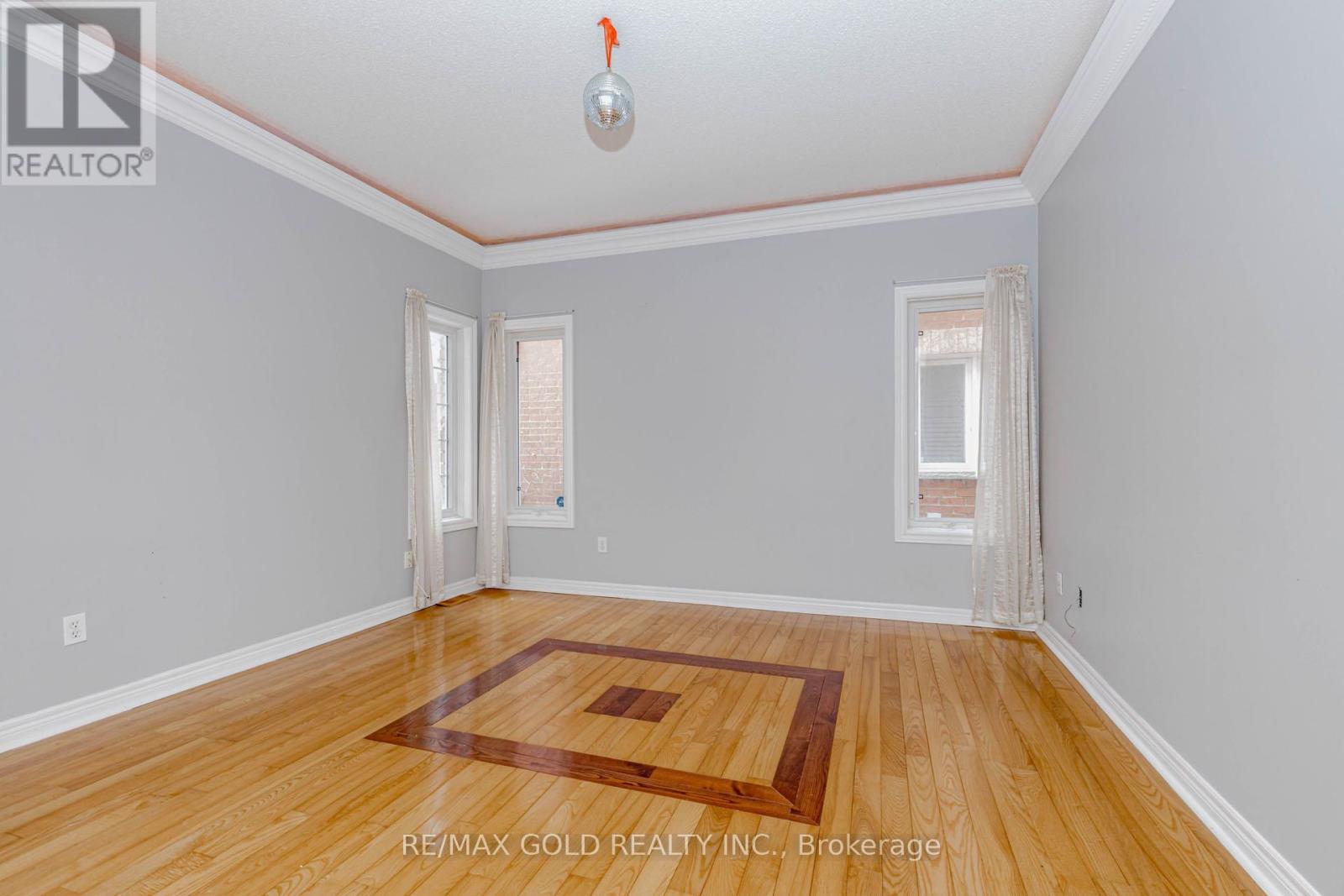 64 Mossgrove Crescent, Brampton, Ontario  L7A 3E6 - Photo 4 - W12856634