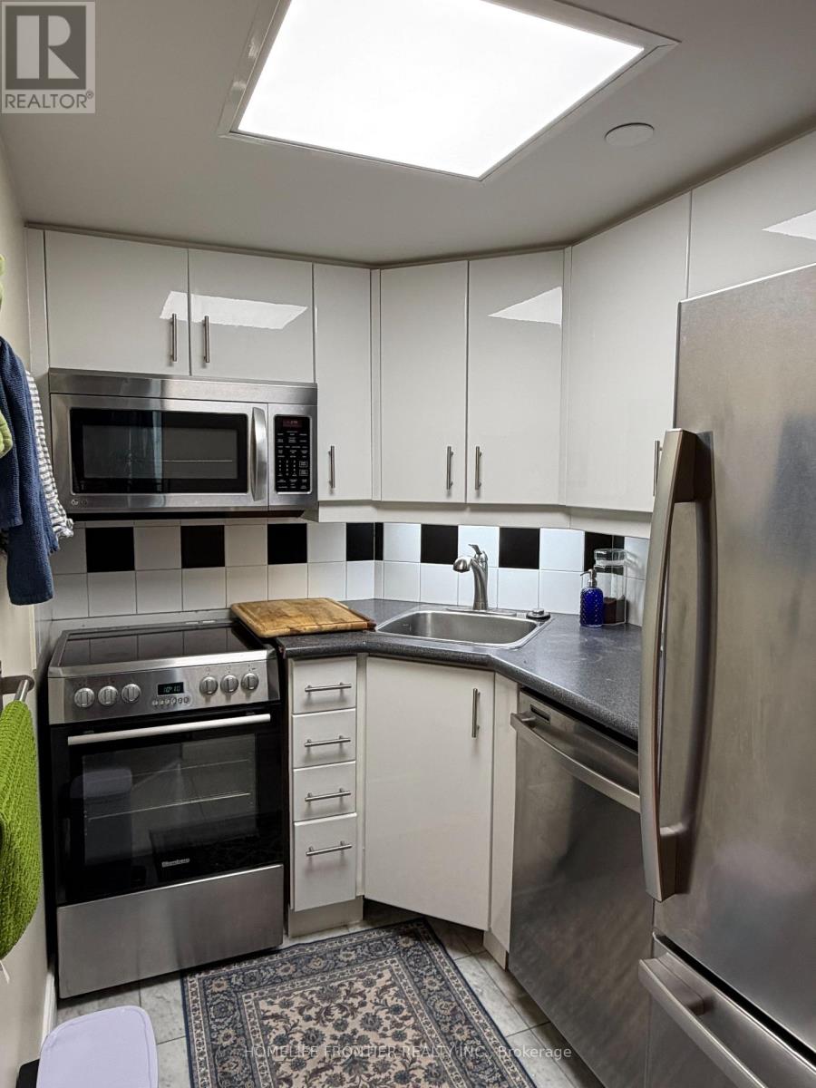 1710 - 38 Elm Street S, Toronto (Bay Street Corridor), Ontario  M5G 2K5 - Photo 3 - C12859216