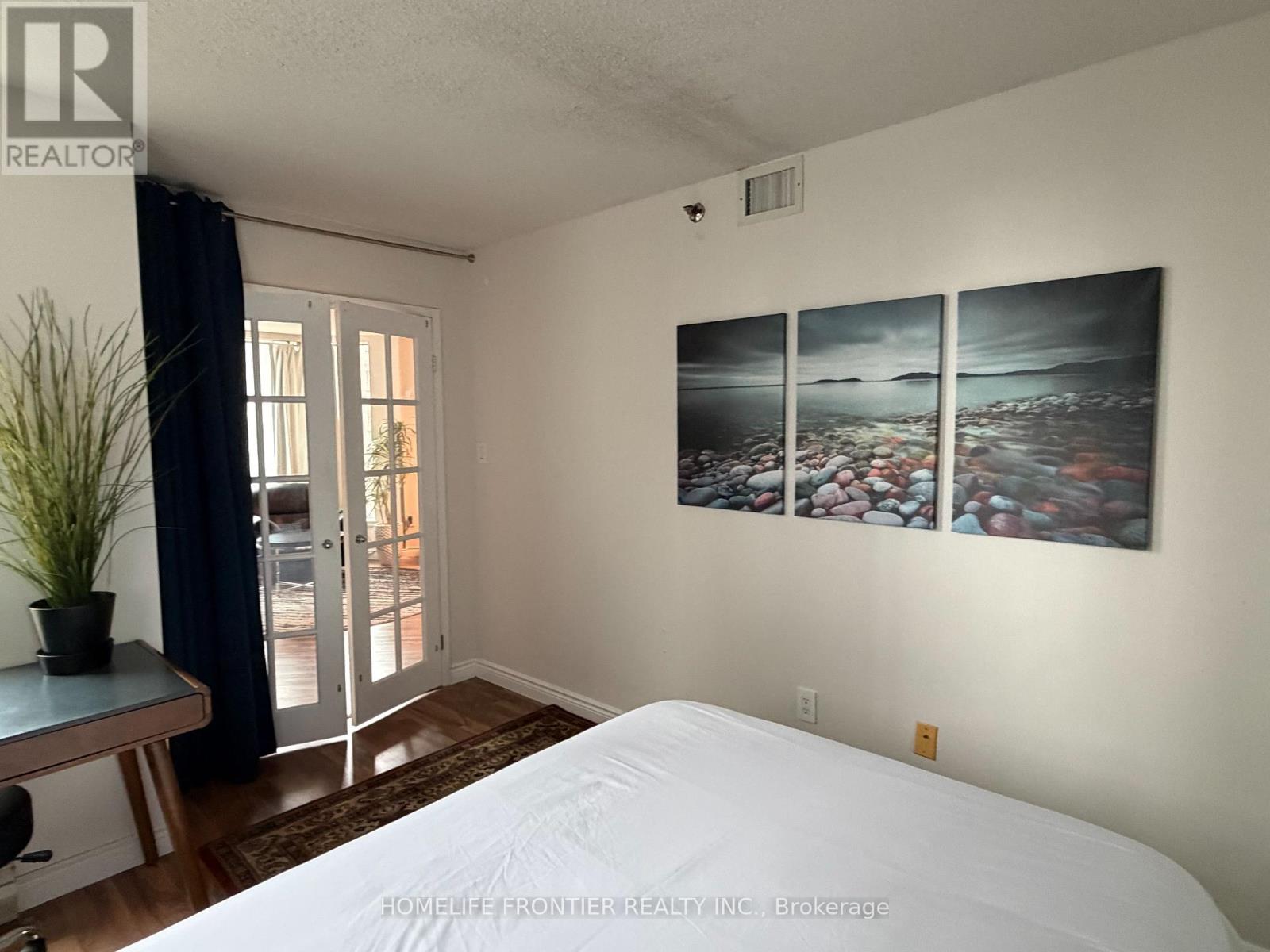 1710 - 38 Elm Street S, Toronto (Bay Street Corridor), Ontario  M5G 2K5 - Photo 5 - C12859216