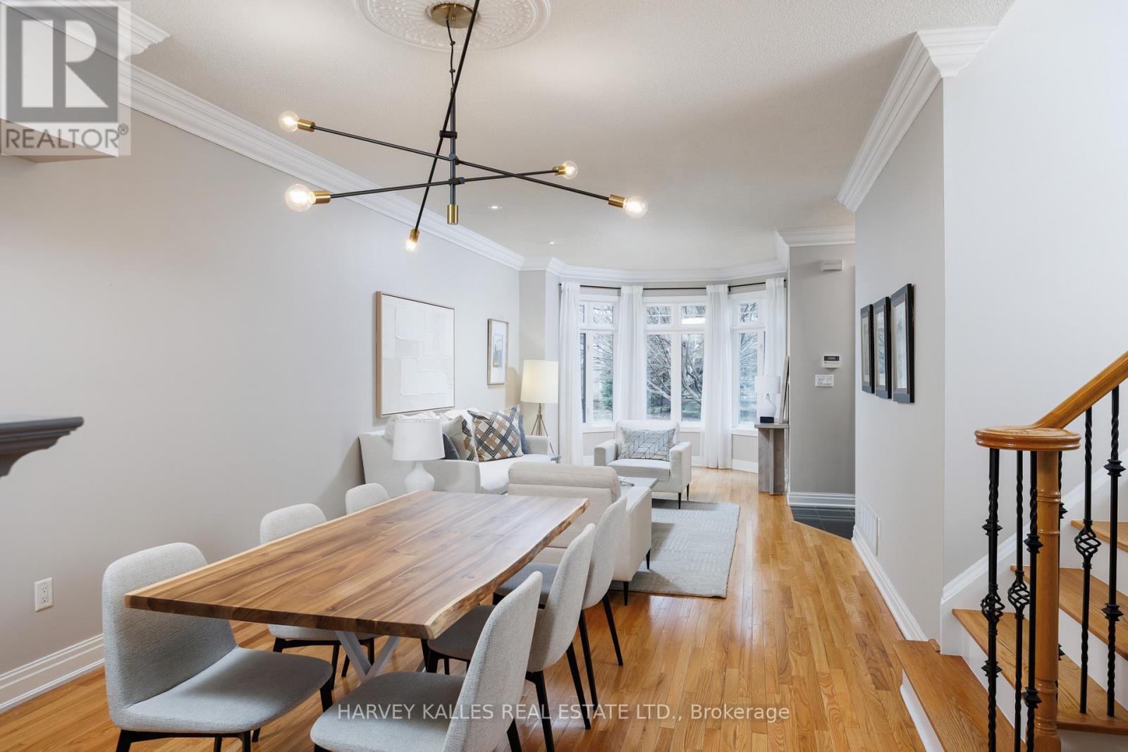 157 St Lawrence Drive, Mississauga (Port Credit), Ontario  L5G 4V2 - Photo 10 - W12859232