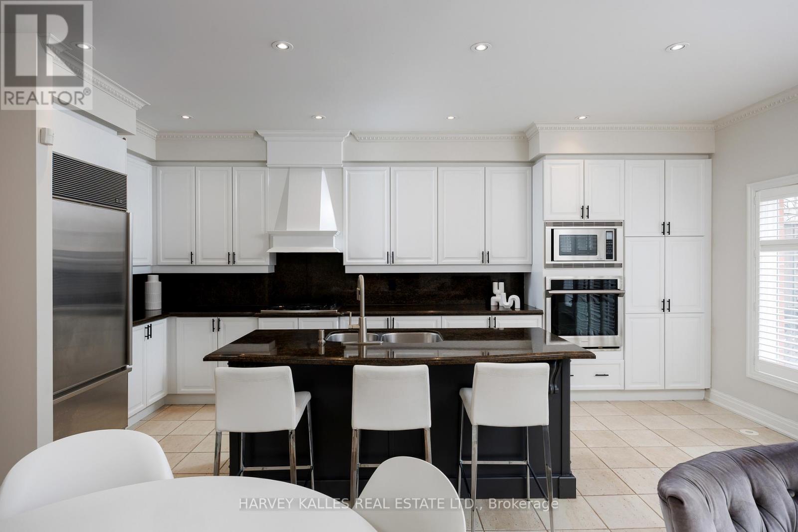 157 St Lawrence Drive, Mississauga (Port Credit), Ontario  L5G 4V2 - Photo 13 - W12859232