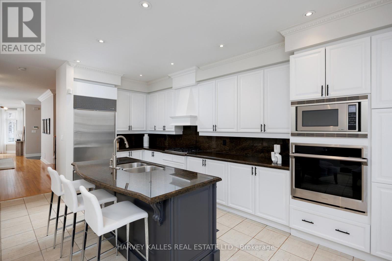 157 St Lawrence Drive, Mississauga (Port Credit), Ontario  L5G 4V2 - Photo 14 - W12859232