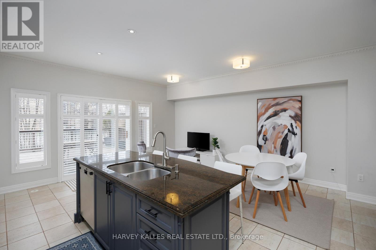 157 St Lawrence Drive, Mississauga (Port Credit), Ontario  L5G 4V2 - Photo 16 - W12859232