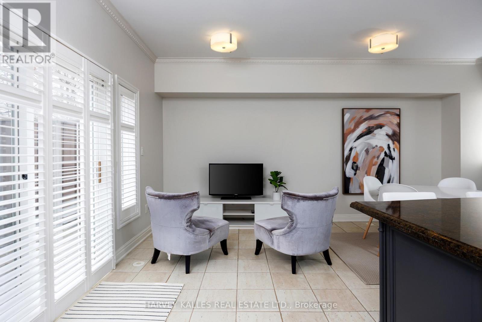 157 St Lawrence Drive, Mississauga (Port Credit), Ontario  L5G 4V2 - Photo 19 - W12859232