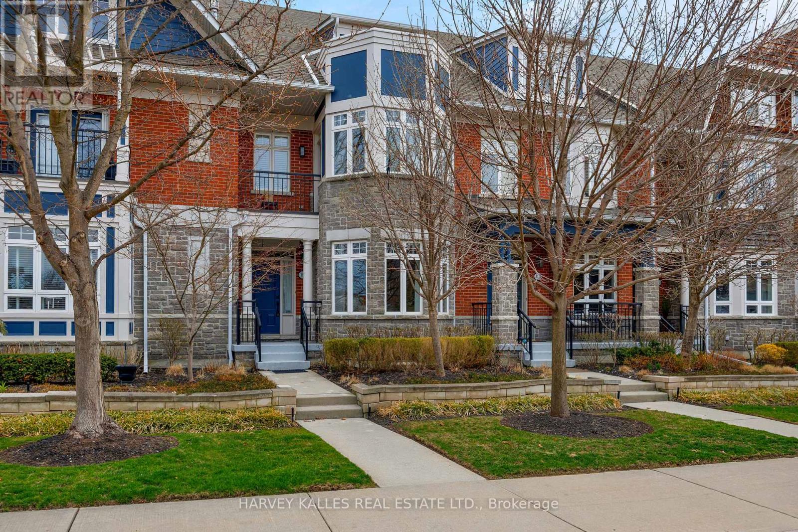 157 St Lawrence Drive, Mississauga (Port Credit), Ontario  L5G 4V2 - Photo 2 - W12859232