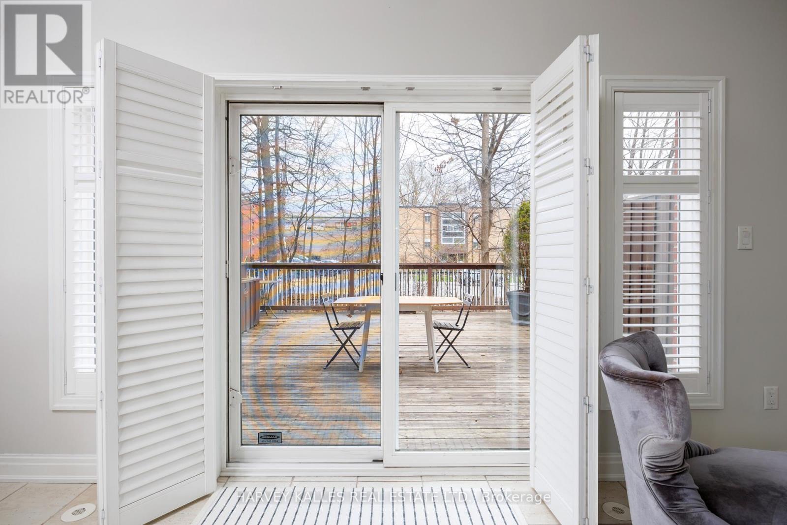 157 St Lawrence Drive, Mississauga (Port Credit), Ontario  L5G 4V2 - Photo 20 - W12859232