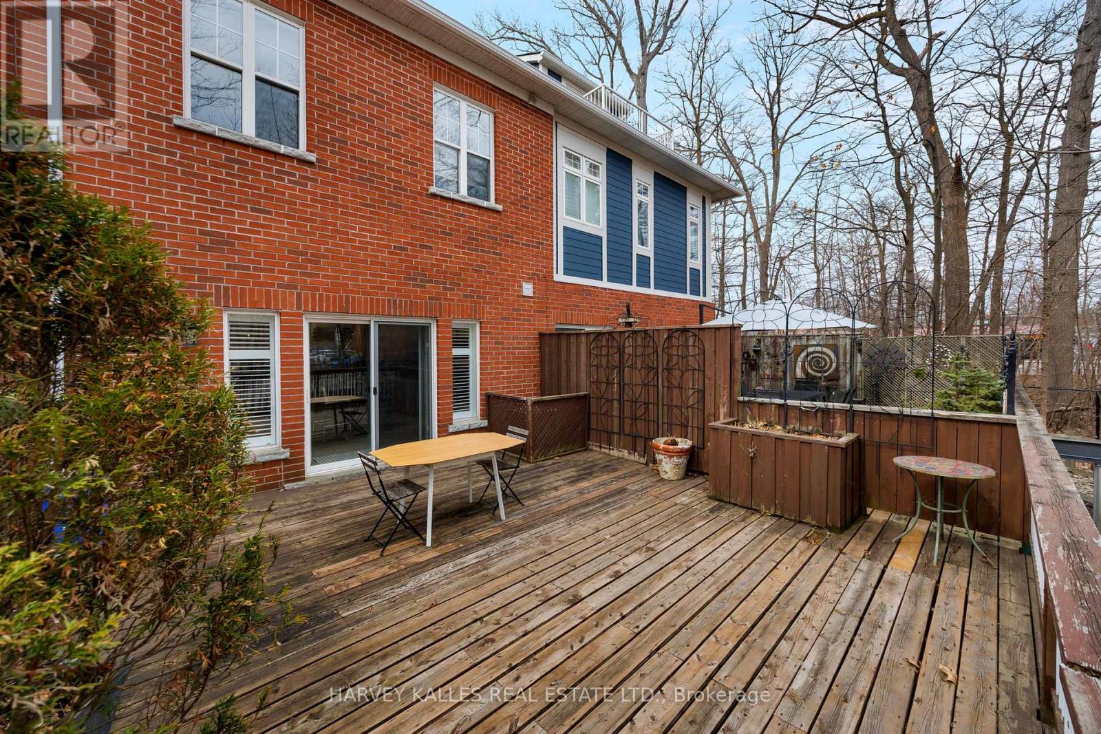 157 St Lawrence Drive, Mississauga (Port Credit), Ontario  L5G 4V2 - Photo 21 - W12859232