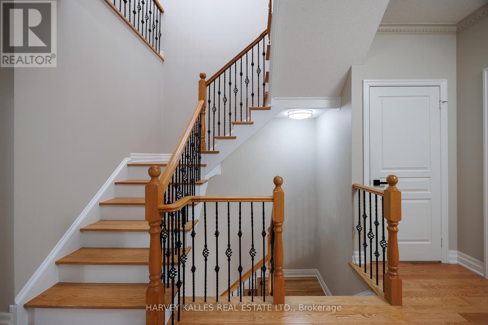 157 St Lawrence Drive, Mississauga (Port Credit), Ontario  L5G 4V2 - Photo 25 - W12859232