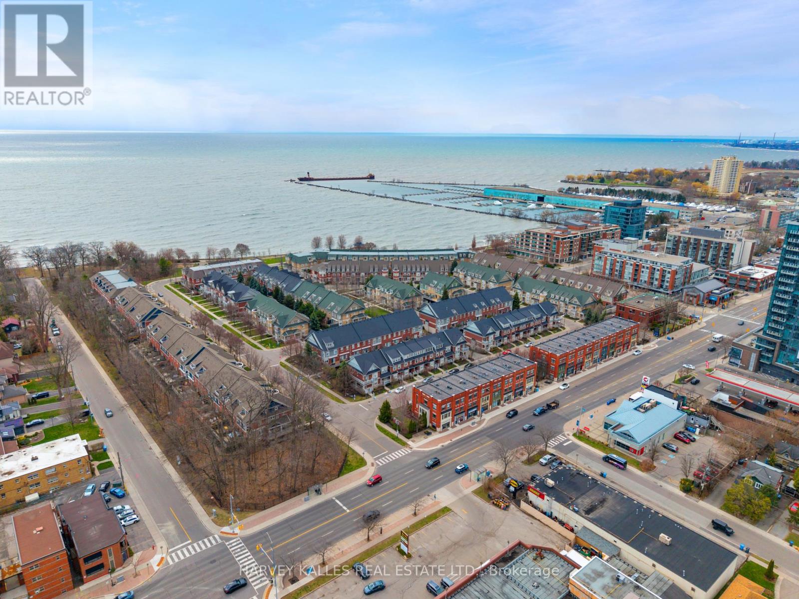 157 St Lawrence Drive, Mississauga (Port Credit), Ontario  L5G 4V2 - Photo 3 - W12859232