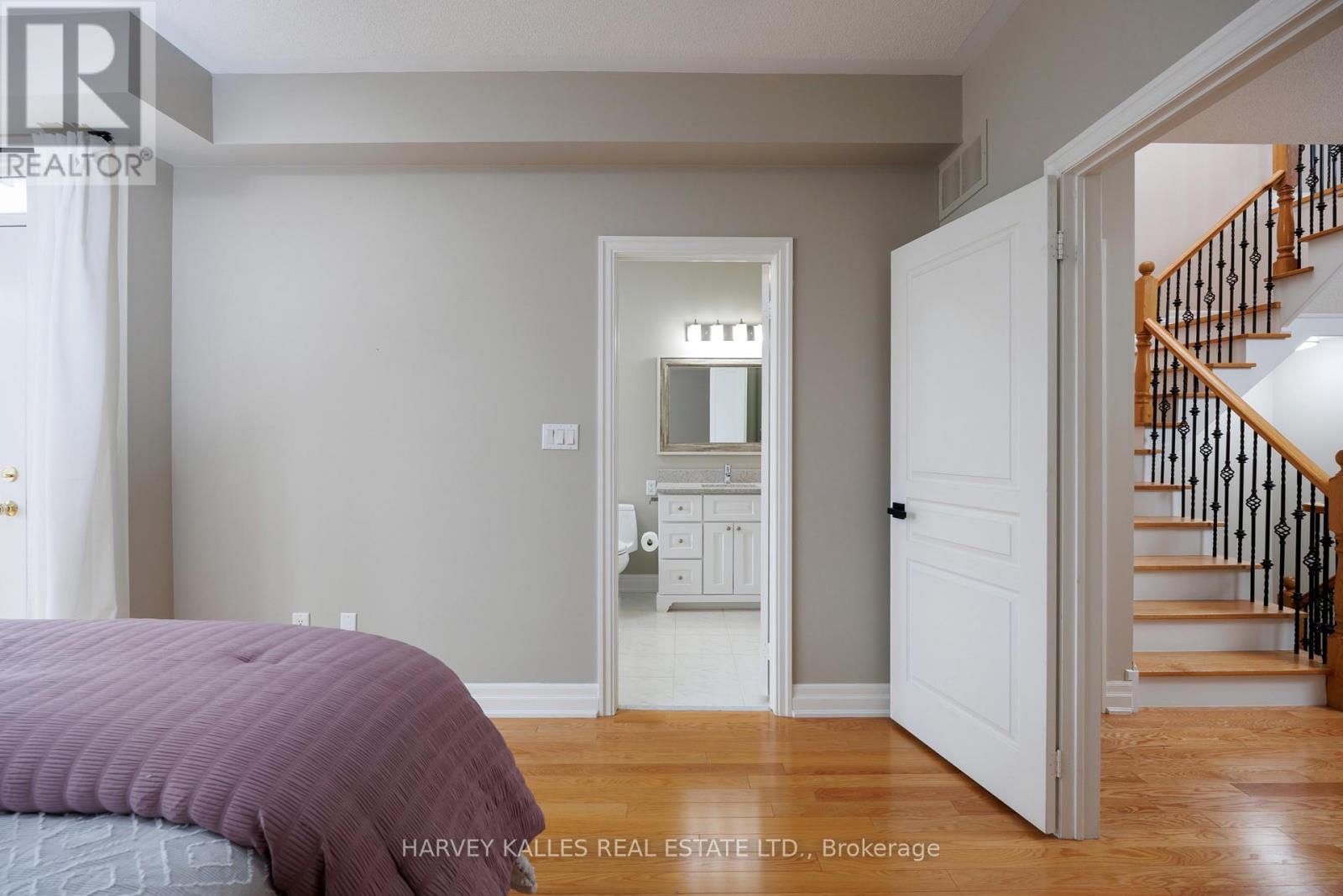 157 St Lawrence Drive, Mississauga (Port Credit), Ontario  L5G 4V2 - Photo 32 - W12859232