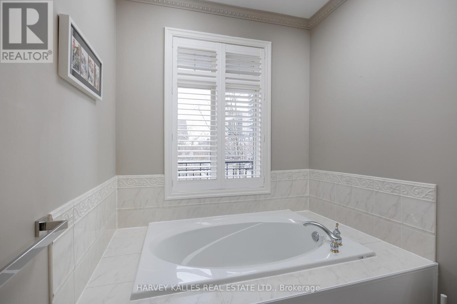 157 St Lawrence Drive, Mississauga (Port Credit), Ontario  L5G 4V2 - Photo 33 - W12859232