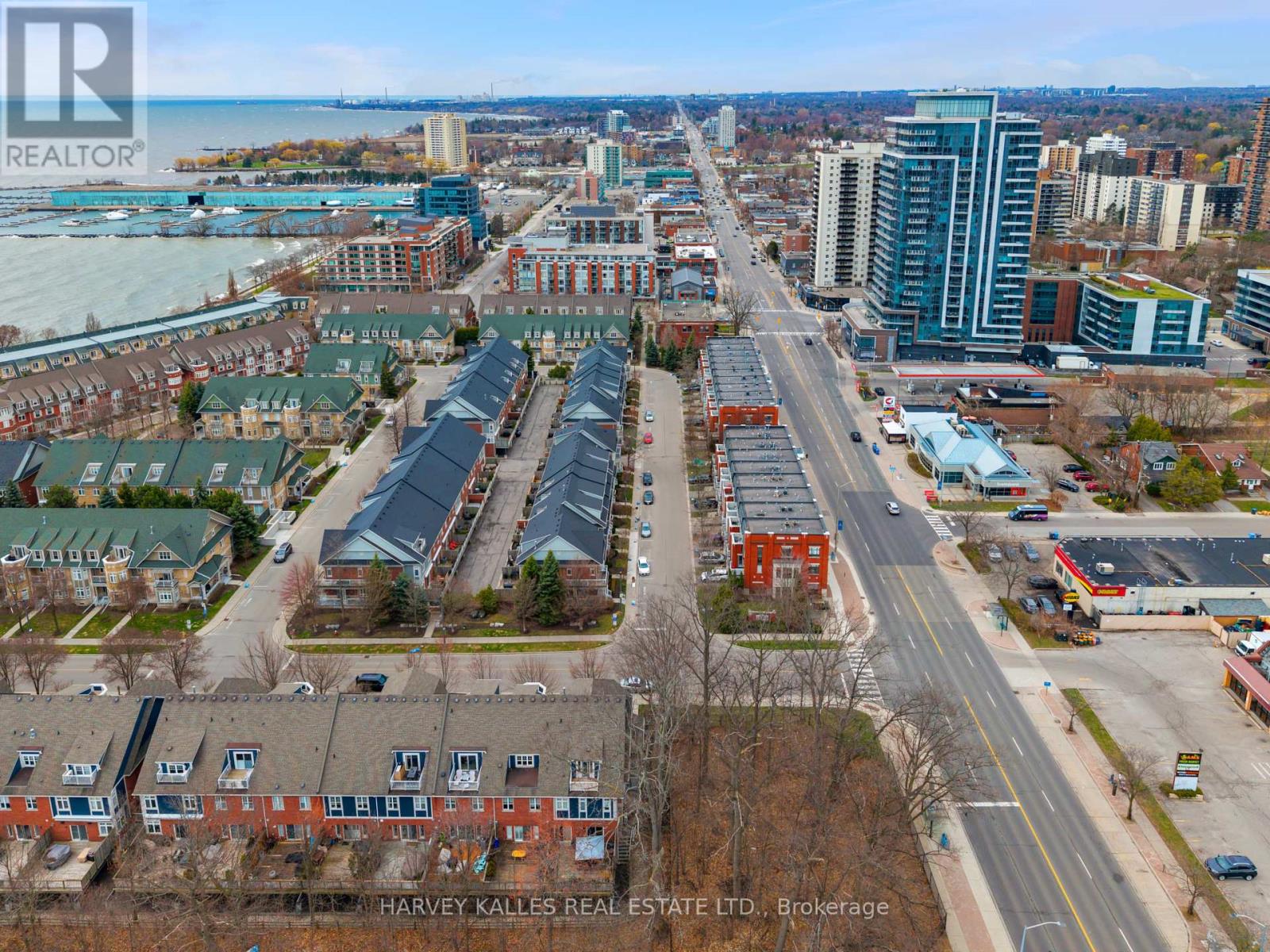 157 St Lawrence Drive, Mississauga (Port Credit), Ontario  L5G 4V2 - Photo 4 - W12859232