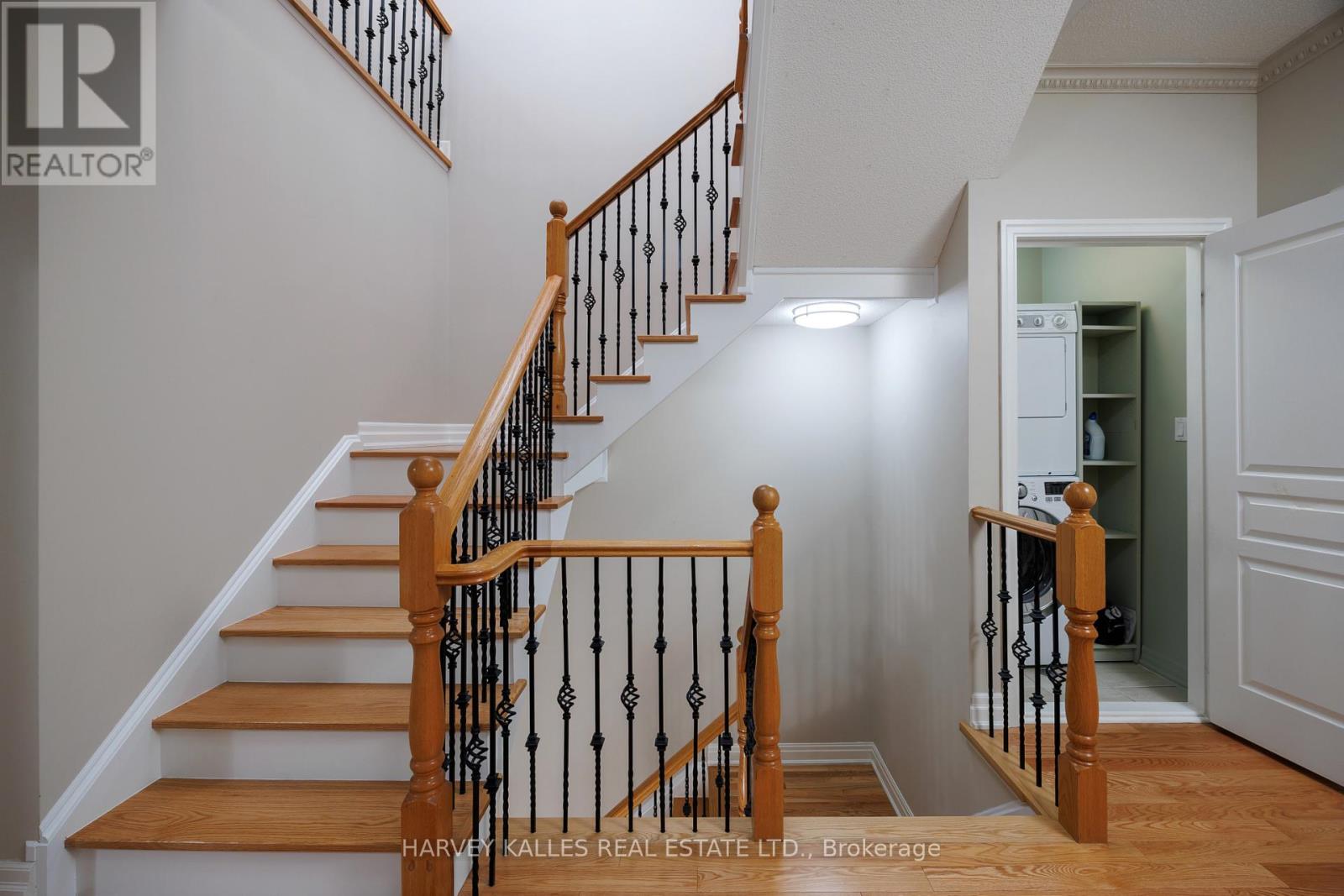 157 St Lawrence Drive, Mississauga (Port Credit), Ontario  L5G 4V2 - Photo 42 - W12859232