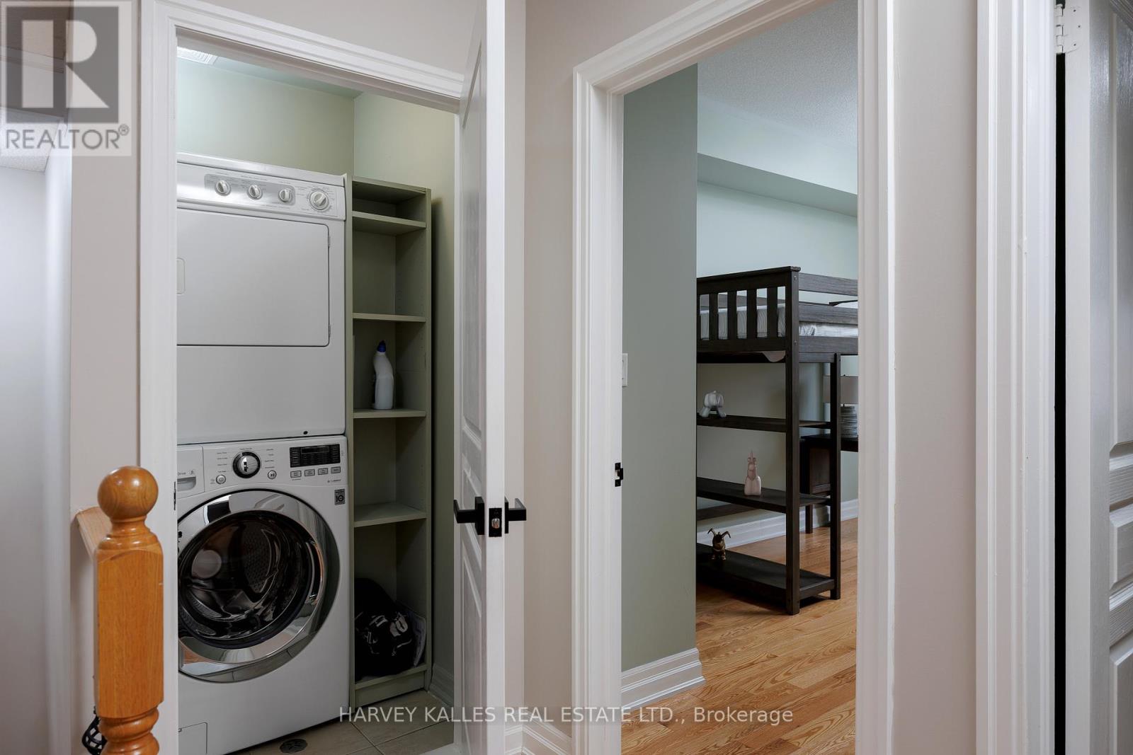 157 St Lawrence Drive, Mississauga (Port Credit), Ontario  L5G 4V2 - Photo 43 - W12859232