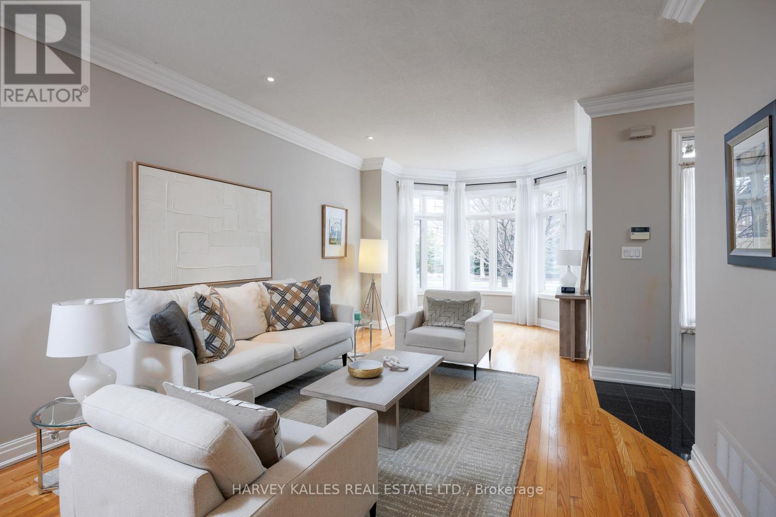 157 St Lawrence Drive, Mississauga (Port Credit), Ontario  L5G 4V2 - Photo 6 - W12859232